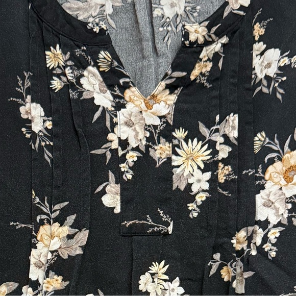 Croft & Barrow Sleeveless Black Floral Top - Picture 3 of 5